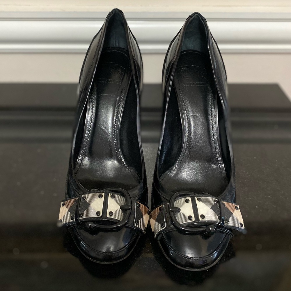 Burberry Black Patent Stiletto Pumps Heels